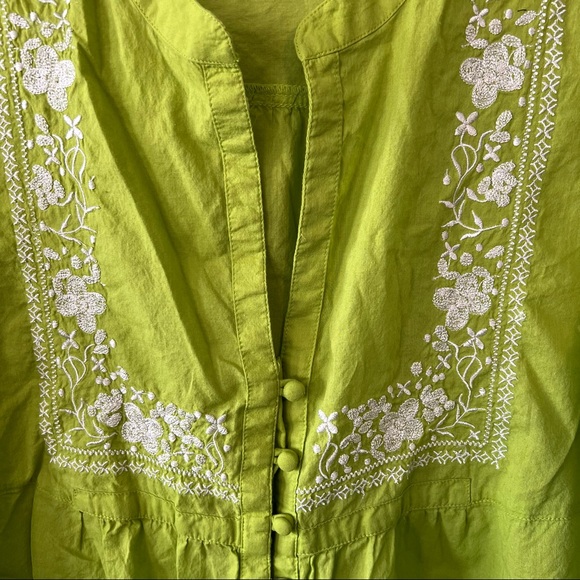 Banana Republic embroidered top Medium - Picture 2 of 10